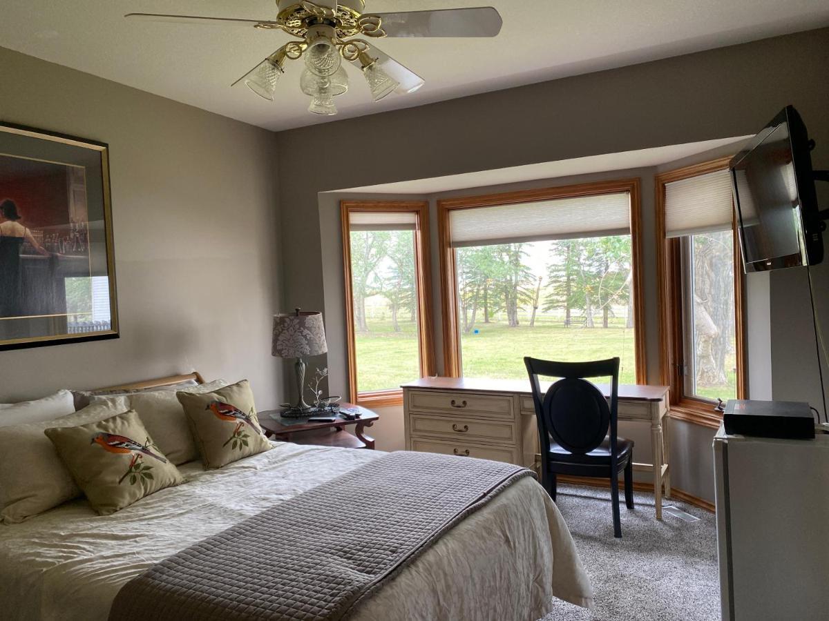 Rolling Hills Country Resort Bed And Breakfast Three Hills Exterior photo